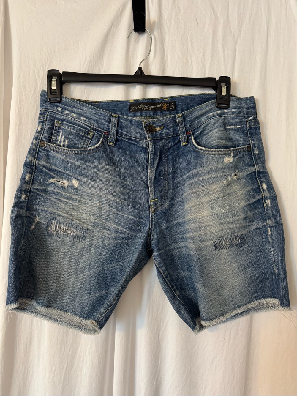 Lucky Brand Woman’s Size 6/28 Blue Distressed Denim Shorts. 🪶🪶🪶🪶